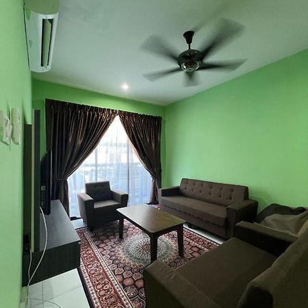 Faiz Homestay Кучінг Екстер'єр фото