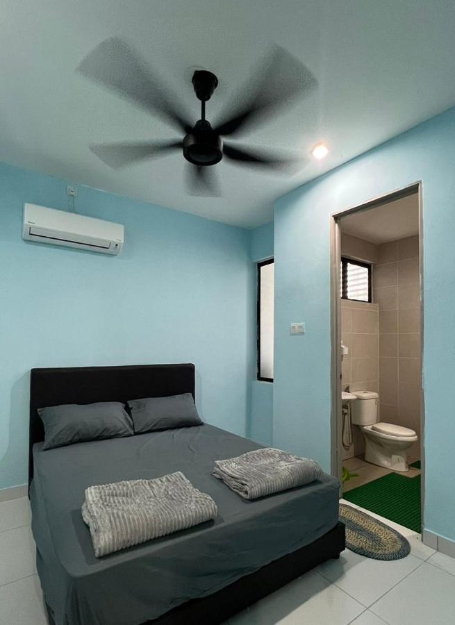 Faiz Homestay Кучінг Екстер'єр фото